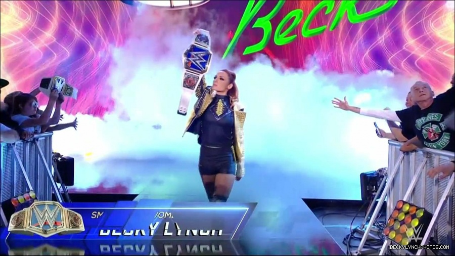 WWE_Friday_Night_SmackDown_2021_10_22_720p_HDTV_x264-Star_mkv_004643077.jpg