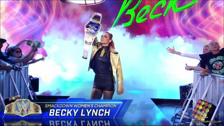 WWE_Friday_Night_SmackDown_2021_10_22_720p_HDTV_x264-Star_mkv_004643477.jpg
