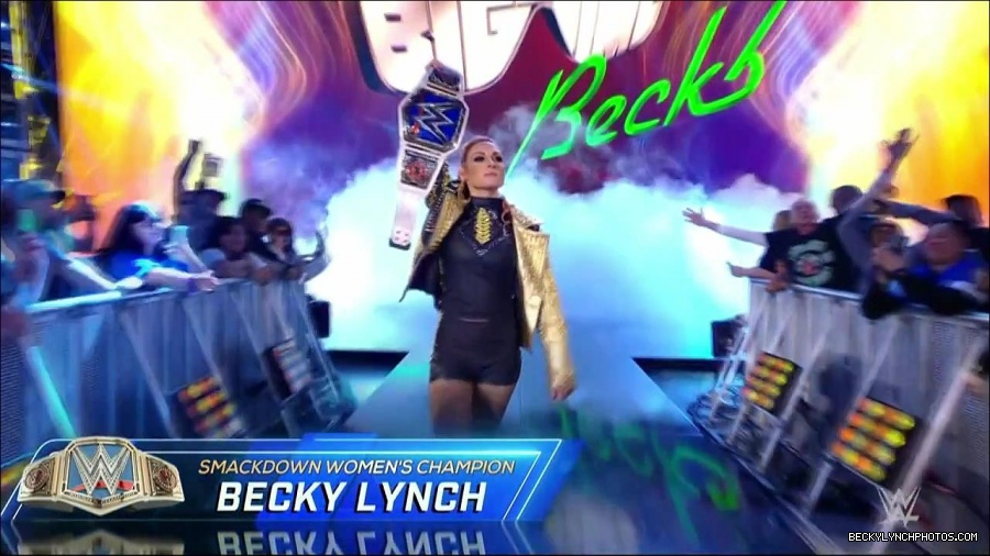 WWE_Friday_Night_SmackDown_2021_10_22_720p_HDTV_x264-Star_mkv_004644678.jpg