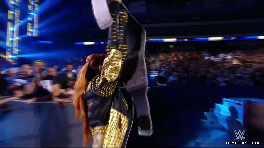 WWE_Friday_Night_SmackDown_2021_10_22_720p_HDTV_x264-Star_mkv_004651485.jpg