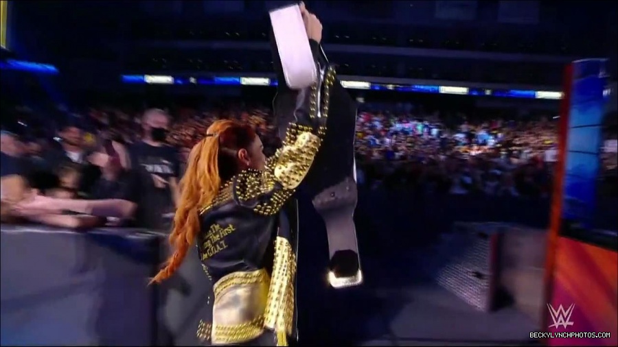 WWE_Friday_Night_SmackDown_2021_10_22_720p_HDTV_x264-Star_mkv_004651886.jpg