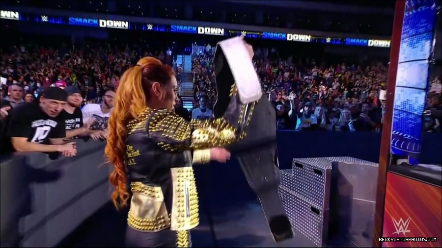 WWE_Friday_Night_SmackDown_2021_10_22_720p_HDTV_x264-Star_mkv_004653087.jpg