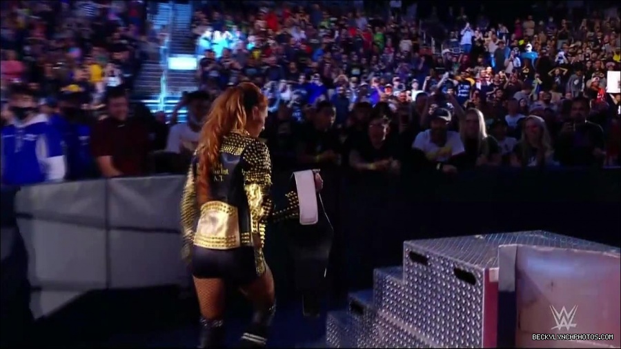 WWE_Friday_Night_SmackDown_2021_10_22_720p_HDTV_x264-Star_mkv_004656690.jpg
