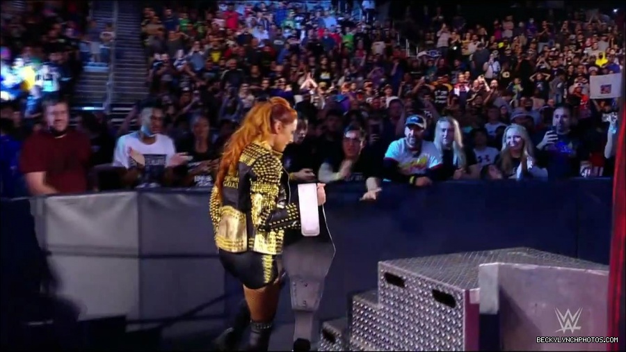 WWE_Friday_Night_SmackDown_2021_10_22_720p_HDTV_x264-Star_mkv_004657091.jpg