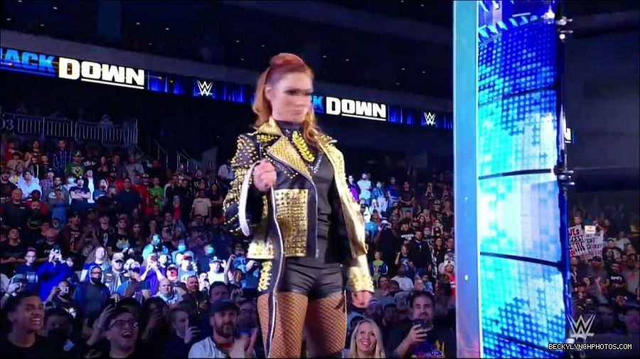 WWE_Friday_Night_SmackDown_2021_10_22_720p_HDTV_x264-Star_mkv_004660294.jpg