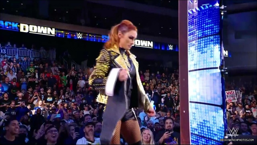 WWE_Friday_Night_SmackDown_2021_10_22_720p_HDTV_x264-Star_mkv_004660694.jpg