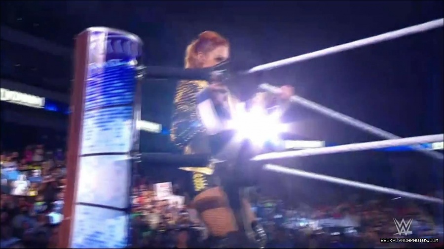 WWE_Friday_Night_SmackDown_2021_10_22_720p_HDTV_x264-Star_mkv_004661896.jpg