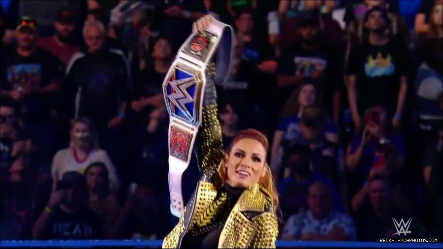WWE_Friday_Night_SmackDown_2021_10_22_720p_HDTV_x264-Star_mkv_004668302.jpg
