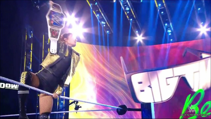 WWE_Friday_Night_SmackDown_2021_10_22_720p_HDTV_x264-Star_mkv_004682316.jpg