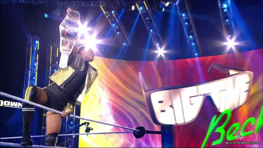 WWE_Friday_Night_SmackDown_2021_10_22_720p_HDTV_x264-Star_mkv_004682716.jpg