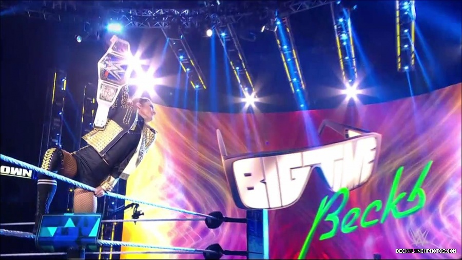 WWE_Friday_Night_SmackDown_2021_10_22_720p_HDTV_x264-Star_mkv_004683517.jpg