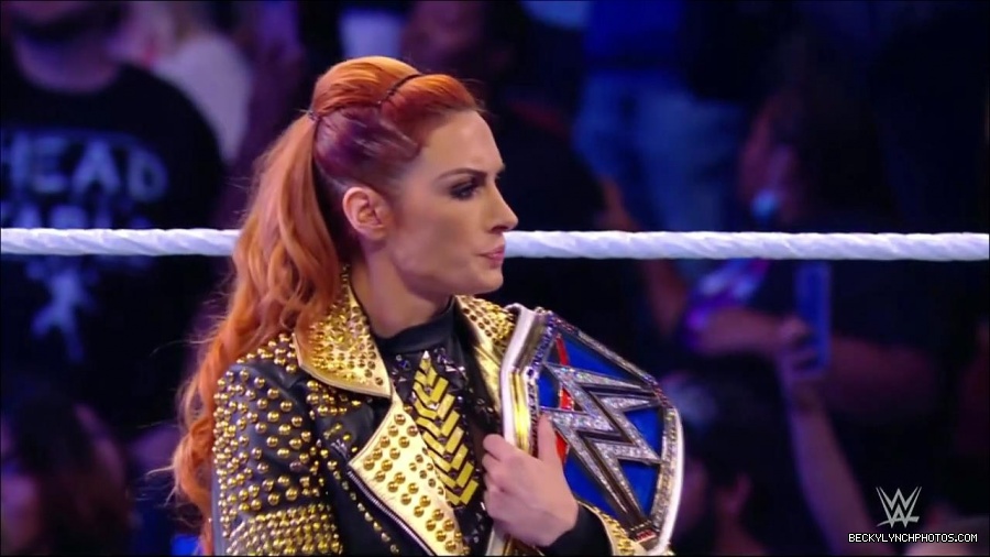 WWE_Friday_Night_SmackDown_2021_10_22_720p_HDTV_x264-Star_mkv_004862196.jpg