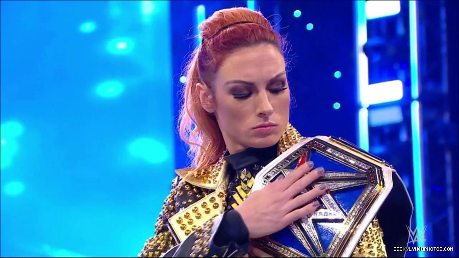 WWE_Friday_Night_SmackDown_2021_10_22_720p_HDTV_x264-Star_mkv_004878212.jpg