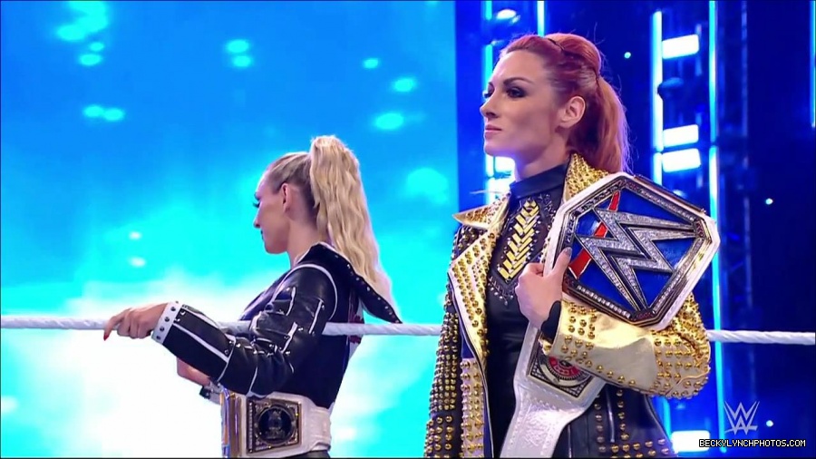 WWE_Friday_Night_SmackDown_2021_10_22_720p_HDTV_x264-Star_mkv_004897831.jpg