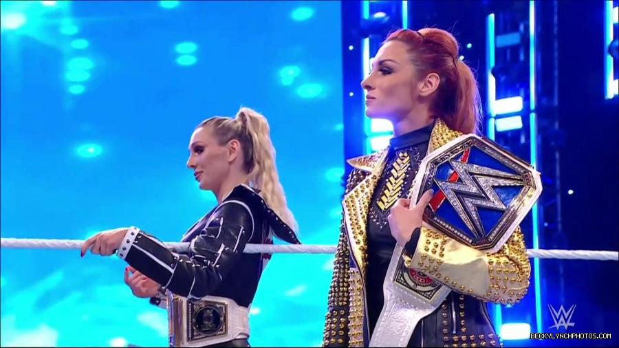 WWE_Friday_Night_SmackDown_2021_10_22_720p_HDTV_x264-Star_mkv_004899032.jpg