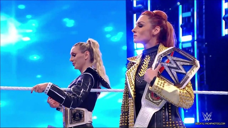 WWE_Friday_Night_SmackDown_2021_10_22_720p_HDTV_x264-Star_mkv_004899433.jpg