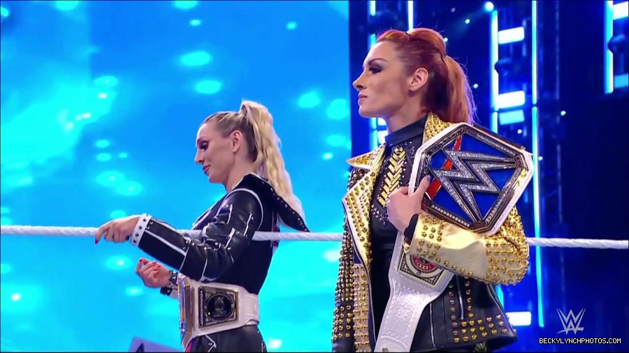 WWE_Friday_Night_SmackDown_2021_10_22_720p_HDTV_x264-Star_mkv_004900234.jpg