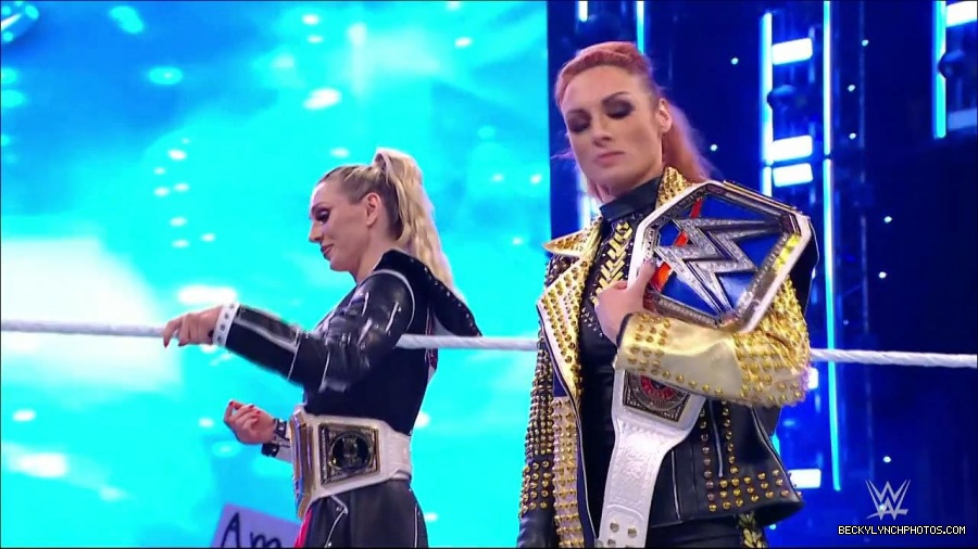 WWE_Friday_Night_SmackDown_2021_10_22_720p_HDTV_x264-Star_mkv_004900634.jpg