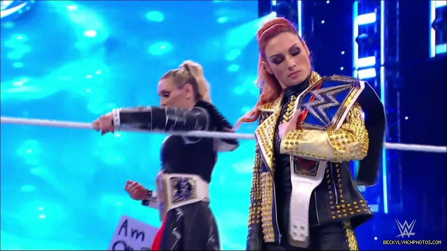 WWE_Friday_Night_SmackDown_2021_10_22_720p_HDTV_x264-Star_mkv_004901034.jpg