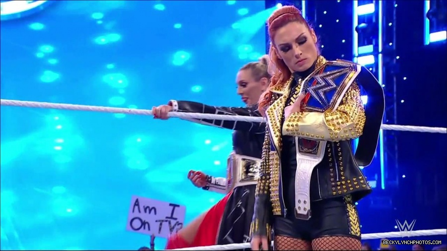WWE_Friday_Night_SmackDown_2021_10_22_720p_HDTV_x264-Star_mkv_004901835.jpg