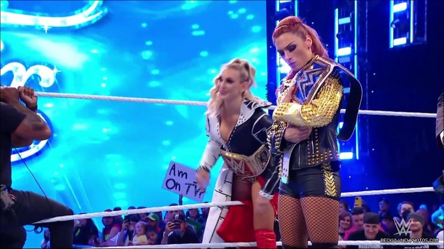 WWE_Friday_Night_SmackDown_2021_10_22_720p_HDTV_x264-Star_mkv_004904638.jpg
