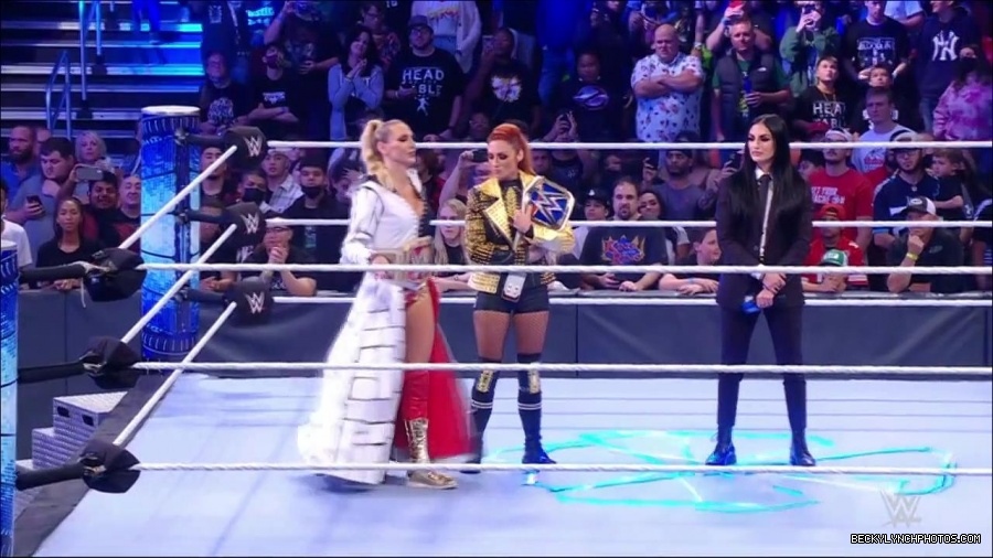 WWE_Friday_Night_SmackDown_2021_10_22_720p_HDTV_x264-Star_mkv_004907841.jpg
