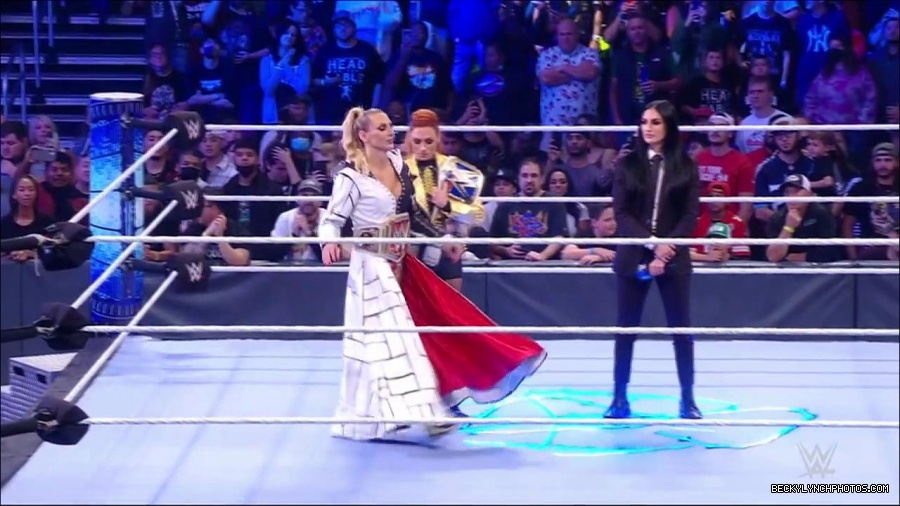 WWE_Friday_Night_SmackDown_2021_10_22_720p_HDTV_x264-Star_mkv_004908242.jpg
