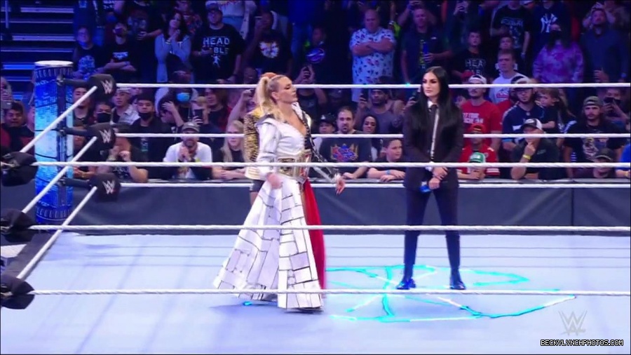 WWE_Friday_Night_SmackDown_2021_10_22_720p_HDTV_x264-Star_mkv_004908642.jpg
