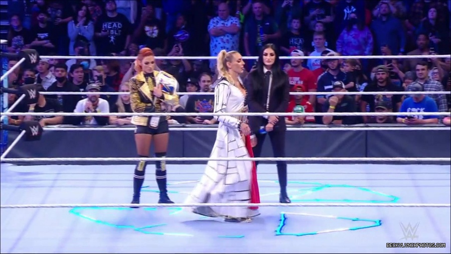 WWE_Friday_Night_SmackDown_2021_10_22_720p_HDTV_x264-Star_mkv_004909443.jpg