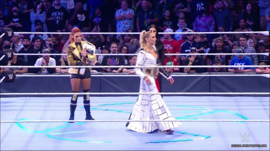 WWE_Friday_Night_SmackDown_2021_10_22_720p_HDTV_x264-Star_mkv_004909843.jpg