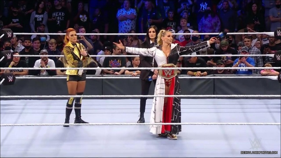 WWE_Friday_Night_SmackDown_2021_10_22_720p_HDTV_x264-Star_mkv_004916250.jpg