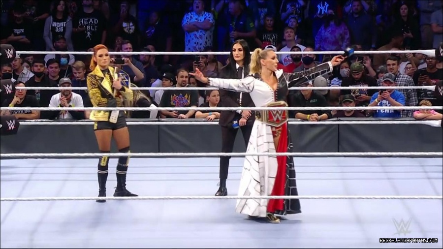 WWE_Friday_Night_SmackDown_2021_10_22_720p_HDTV_x264-Star_mkv_004916650.jpg