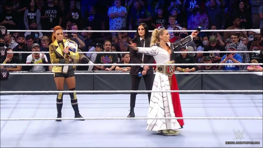 WWE_Friday_Night_SmackDown_2021_10_22_720p_HDTV_x264-Star_mkv_004917050.jpg