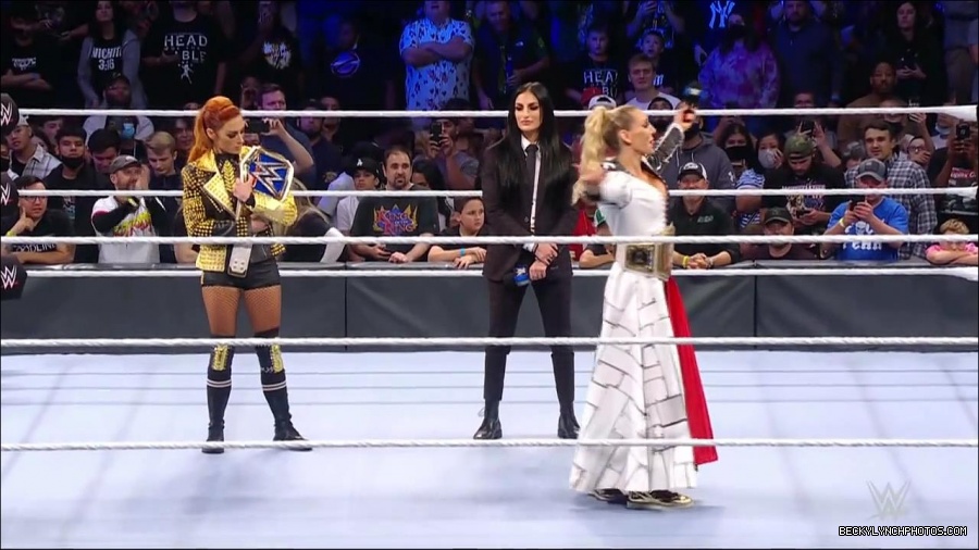 WWE_Friday_Night_SmackDown_2021_10_22_720p_HDTV_x264-Star_mkv_004917451.jpg