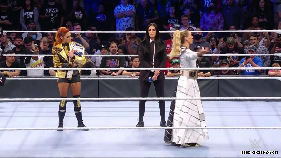 WWE_Friday_Night_SmackDown_2021_10_22_720p_HDTV_x264-Star_mkv_004917851.jpg