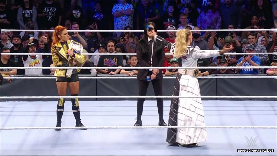 WWE_Friday_Night_SmackDown_2021_10_22_720p_HDTV_x264-Star_mkv_004918252.jpg