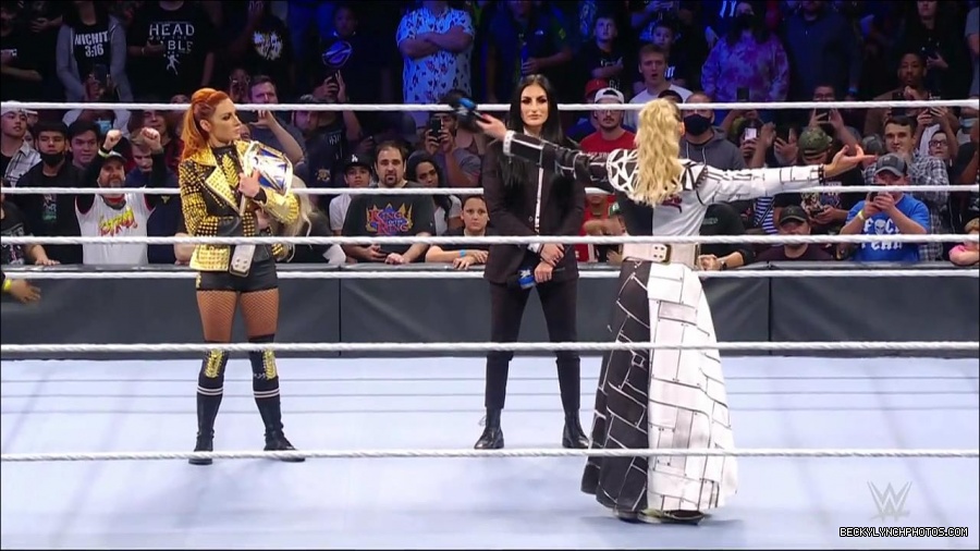 WWE_Friday_Night_SmackDown_2021_10_22_720p_HDTV_x264-Star_mkv_004918652.jpg