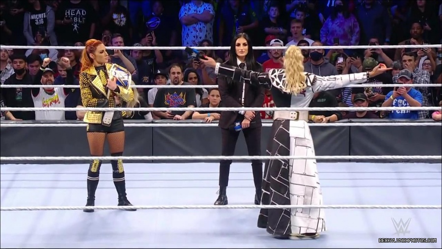 WWE_Friday_Night_SmackDown_2021_10_22_720p_HDTV_x264-Star_mkv_004919052.jpg