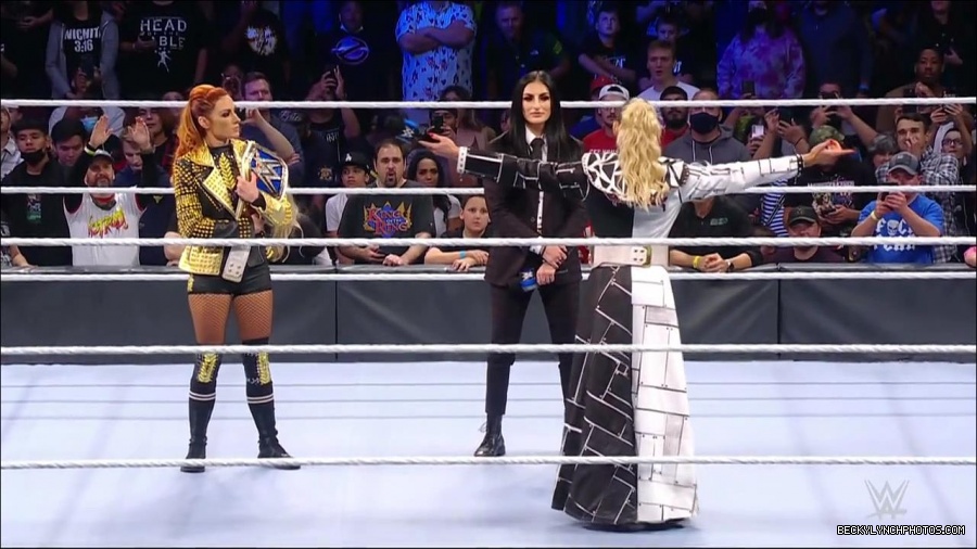 WWE_Friday_Night_SmackDown_2021_10_22_720p_HDTV_x264-Star_mkv_004919453.jpg