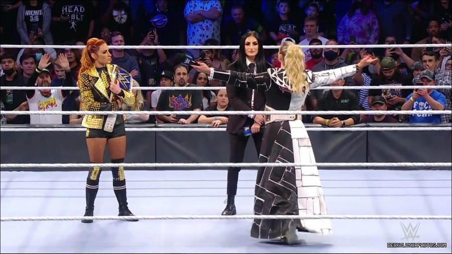 WWE_Friday_Night_SmackDown_2021_10_22_720p_HDTV_x264-Star_mkv_004920254.jpg