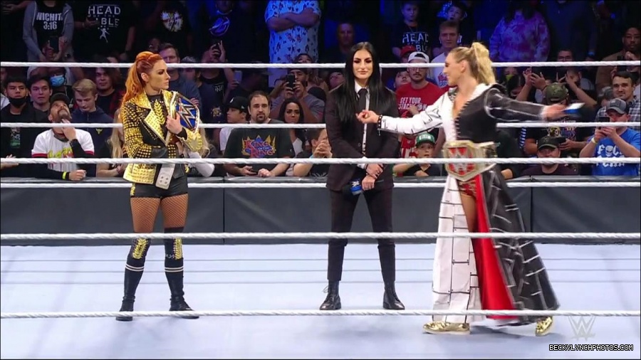 WWE_Friday_Night_SmackDown_2021_10_22_720p_HDTV_x264-Star_mkv_004922256.jpg