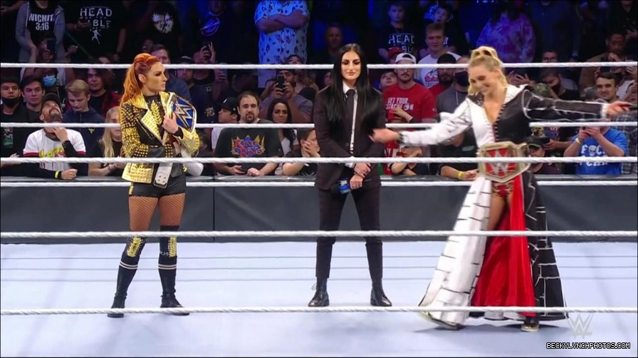 WWE_Friday_Night_SmackDown_2021_10_22_720p_HDTV_x264-Star_mkv_004922656.jpg