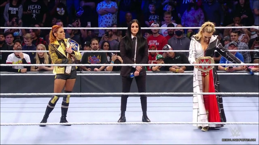WWE_Friday_Night_SmackDown_2021_10_22_720p_HDTV_x264-Star_mkv_004923457.jpg