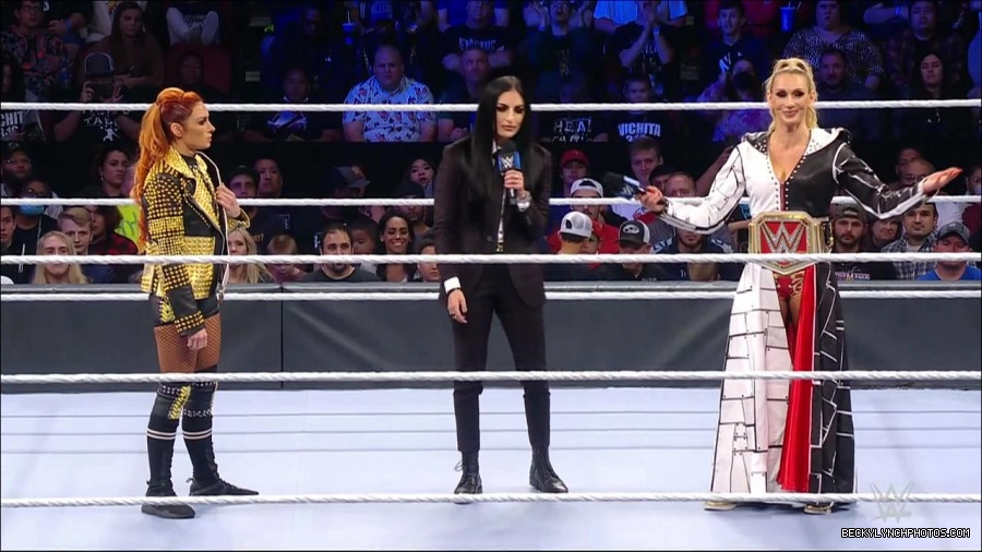 WWE_Friday_Night_SmackDown_2021_10_22_720p_HDTV_x264-Star_mkv_004947181.jpg