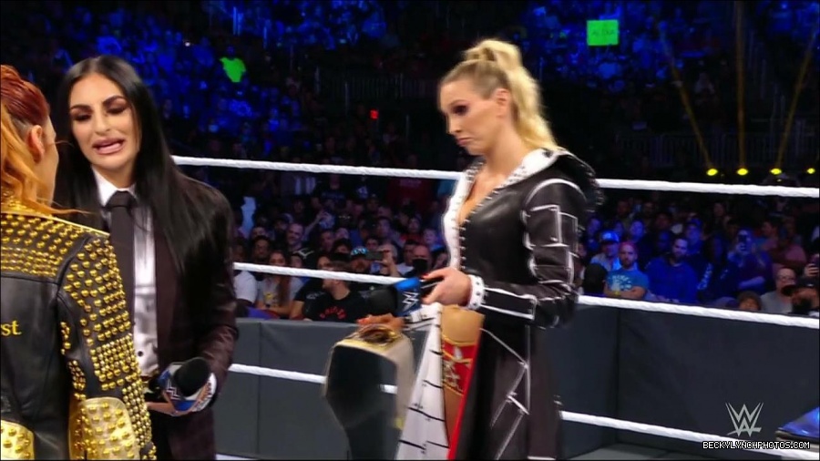 WWE_Friday_Night_SmackDown_2021_10_22_720p_HDTV_x264-Star_mkv_005004438.jpg