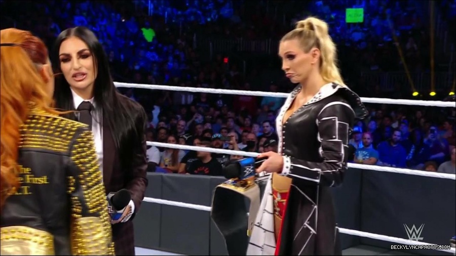 WWE_Friday_Night_SmackDown_2021_10_22_720p_HDTV_x264-Star_mkv_005004838.jpg