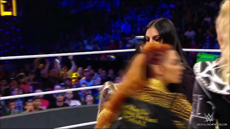 WWE_Friday_Night_SmackDown_2021_10_22_720p_HDTV_x264-Star_mkv_005009643.jpg
