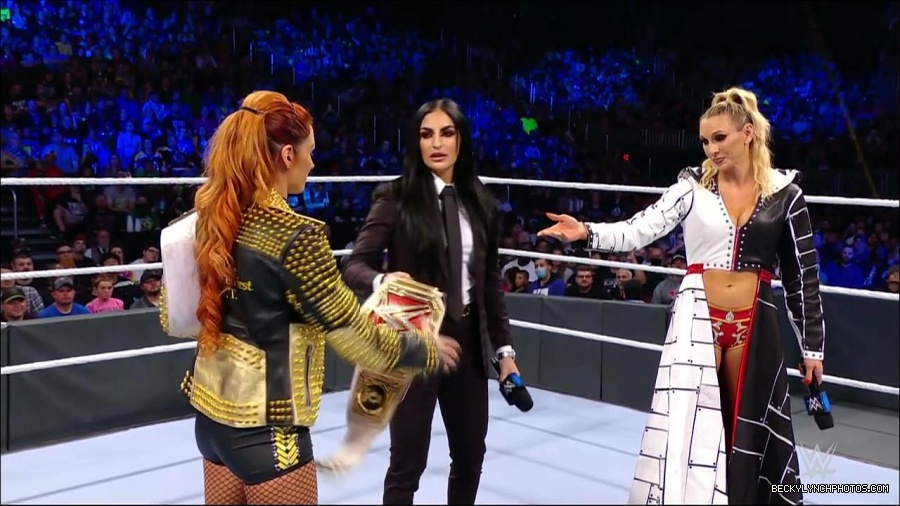 WWE_Friday_Night_SmackDown_2021_10_22_720p_HDTV_x264-Star_mkv_005026059.jpg