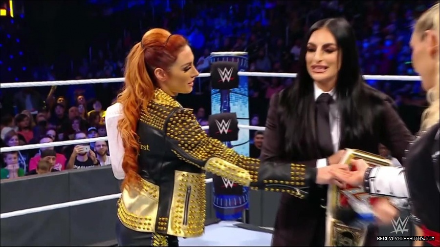 WWE_Friday_Night_SmackDown_2021_10_22_720p_HDTV_x264-Star_mkv_005028862.jpg