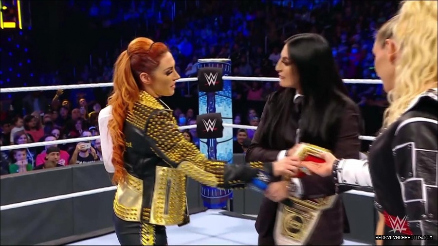 WWE_Friday_Night_SmackDown_2021_10_22_720p_HDTV_x264-Star_mkv_005029263.jpg
